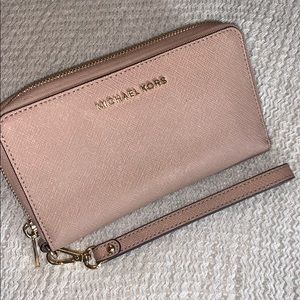 Michael Kors wallet light pink